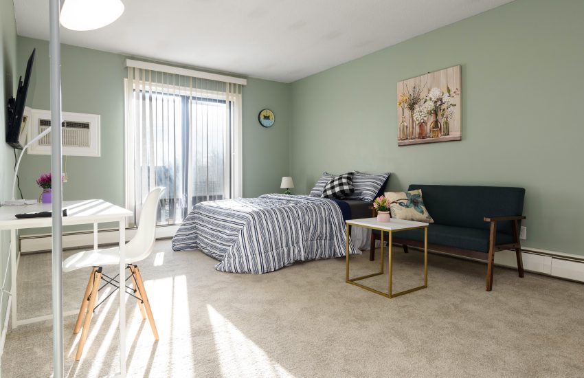 Deluxe Balcony Room - Albert Park - Private Room in Regina