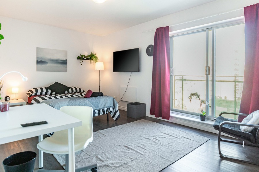 Deluxe Balcony Room - Sherbrooke - Private Room in Montreal