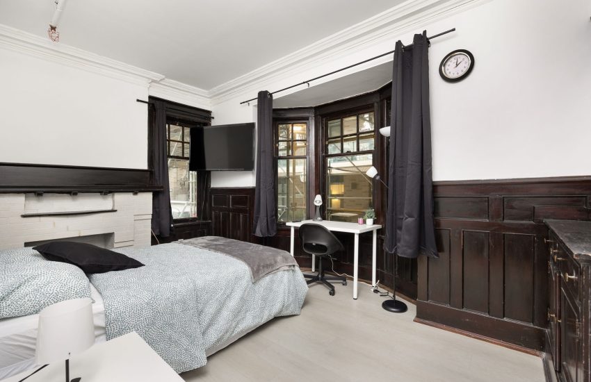 Deluxe Room - Charles St - Private Room in Toronto