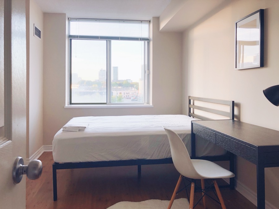 Deluxe Room - Mill St. - Private Room in Toronto