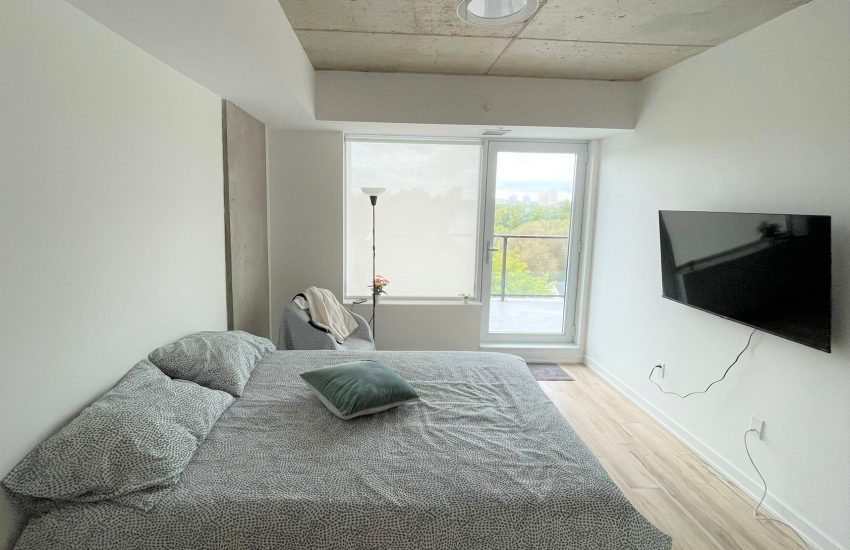 Flex Balcony - 36 Robinson - Private Room in Ottawa