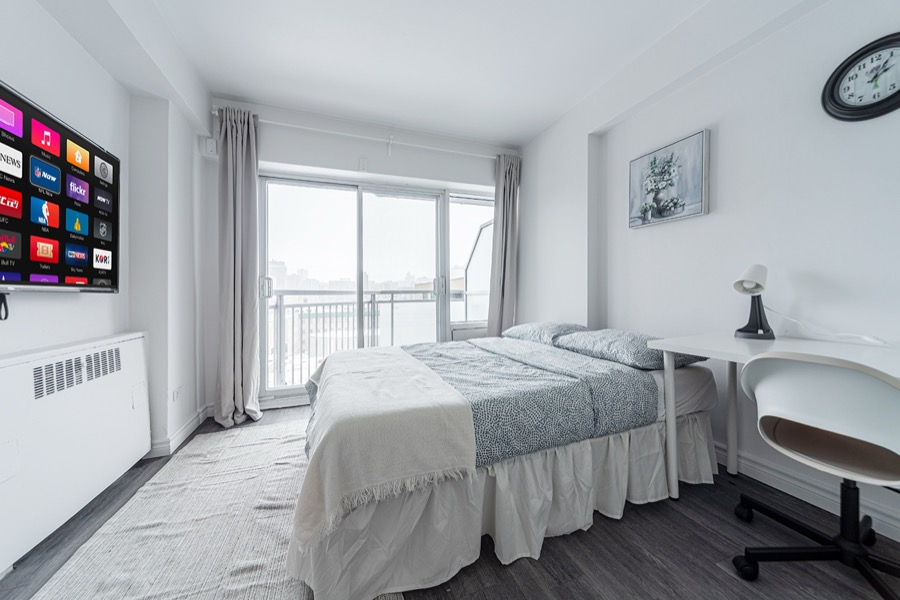 Flex Balcony - McGill Ghetto - Private Room in Montreal