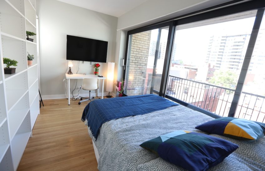 Flex Basic with Balcony - Drummond - Private Room in Montreal