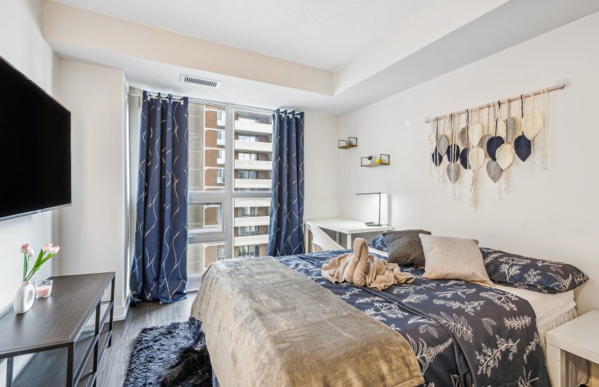 Master Room & Ensuite Bath - 561 Sherbourne - Private Room in Toronto