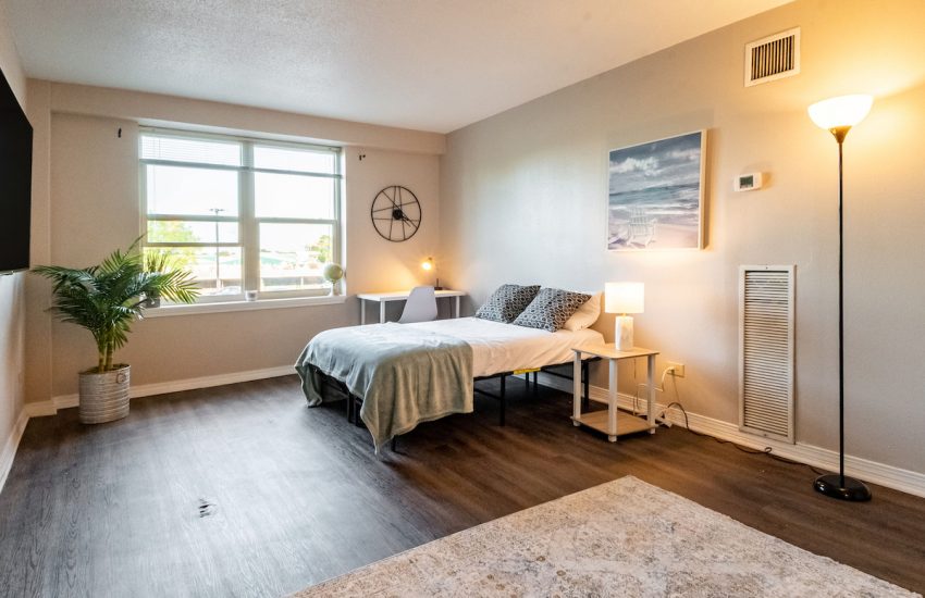 Master Room & Ensuite Bath - Brio - Private Room in Victoria