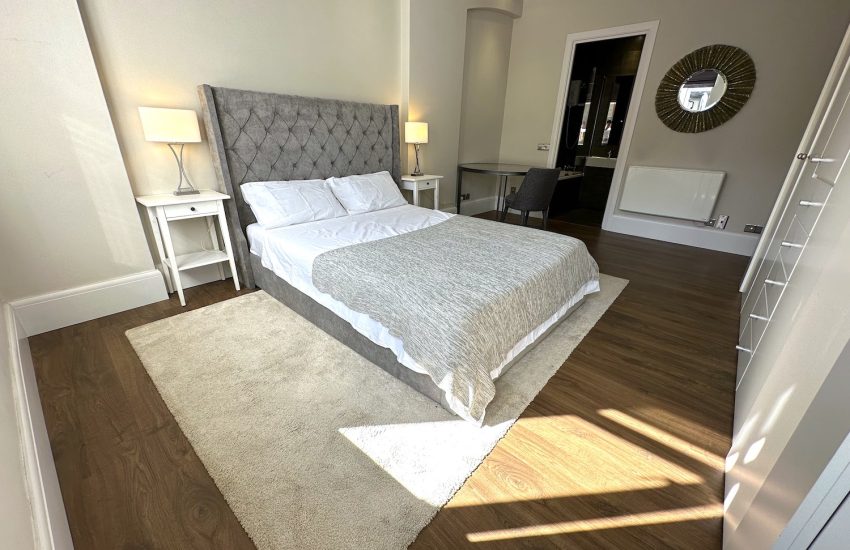 Master Room & Ensuite Bath - Central London | Dingley Road - Private Room in London