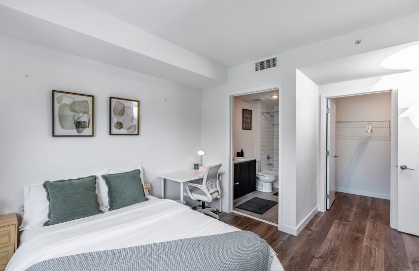 Master Room & Ensuite Bath - Downtown Central - Private Room in Edmonton
