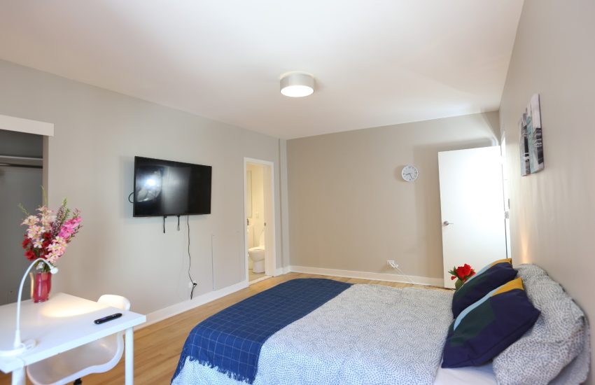 Master Room & Ensuite Bath - Drummond - Private Room in Montreal