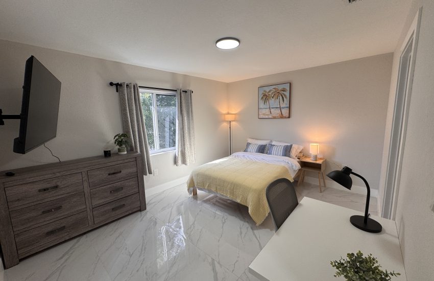 Master Room & Ensuite Bath - Little Haiti Townhouse - Private Room in Miami