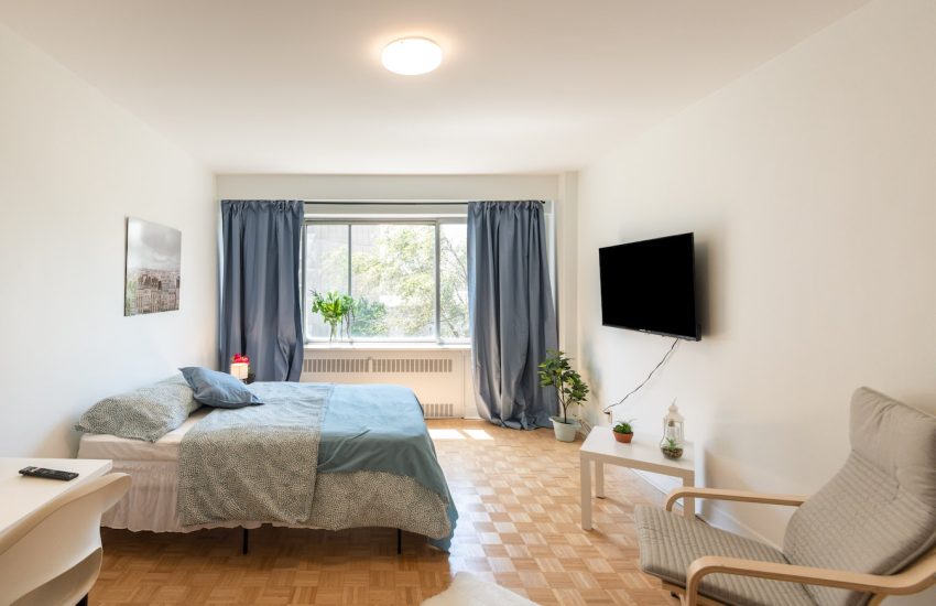 Master Room & Ensuite Bath - Regency - Private Room in Montreal