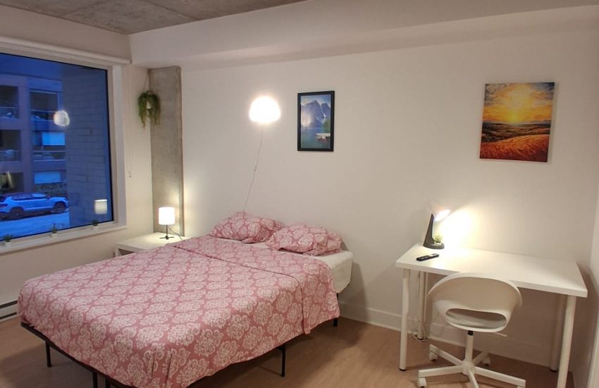 Master Room & Ensuite Bath - SHERWIN - Private Room in Montreal