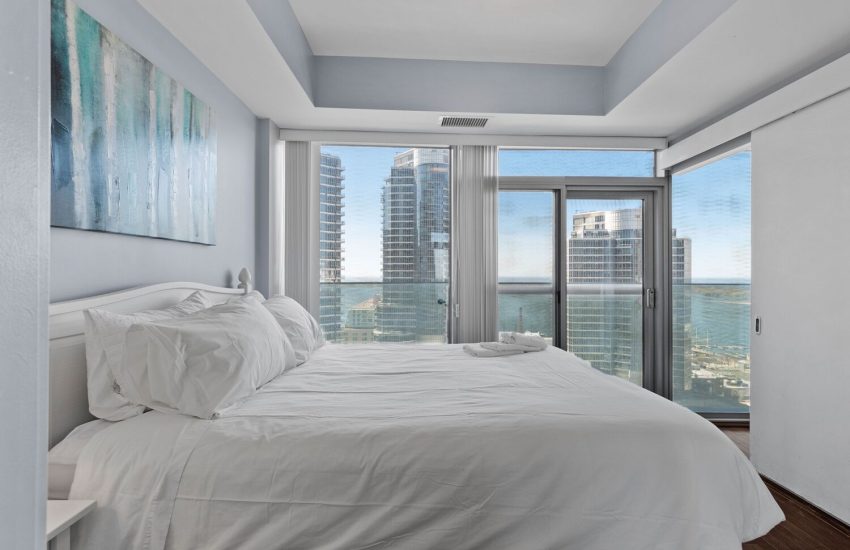 Master Room & Ensuite Bath - Waterfront Toronto - Private Room in Toronto