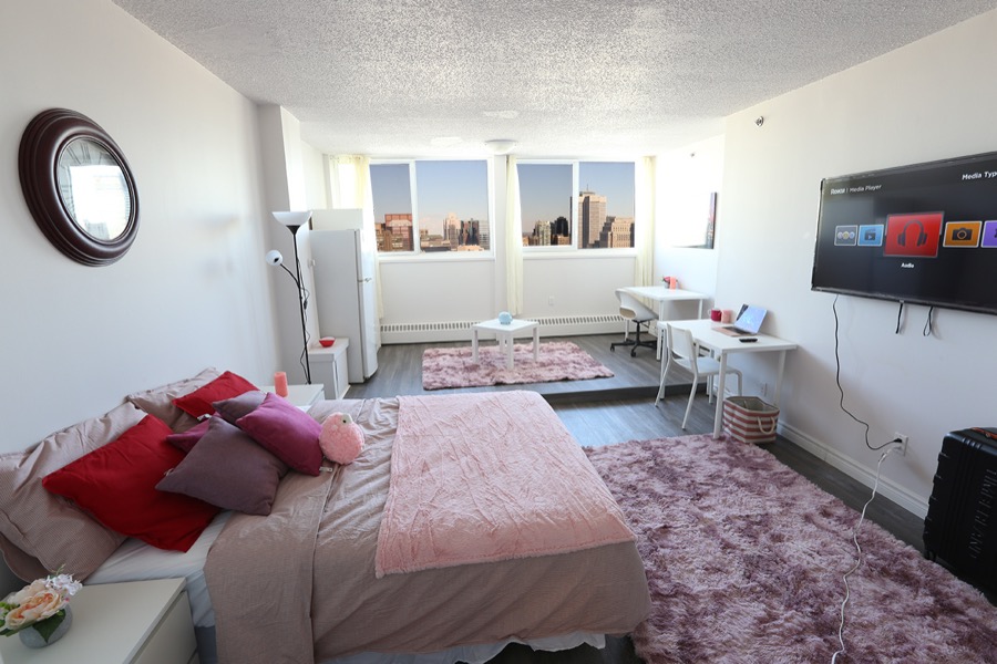 Master Room & Semi Ensuite Bath - Guy & Concordia - Private Room in Montreal