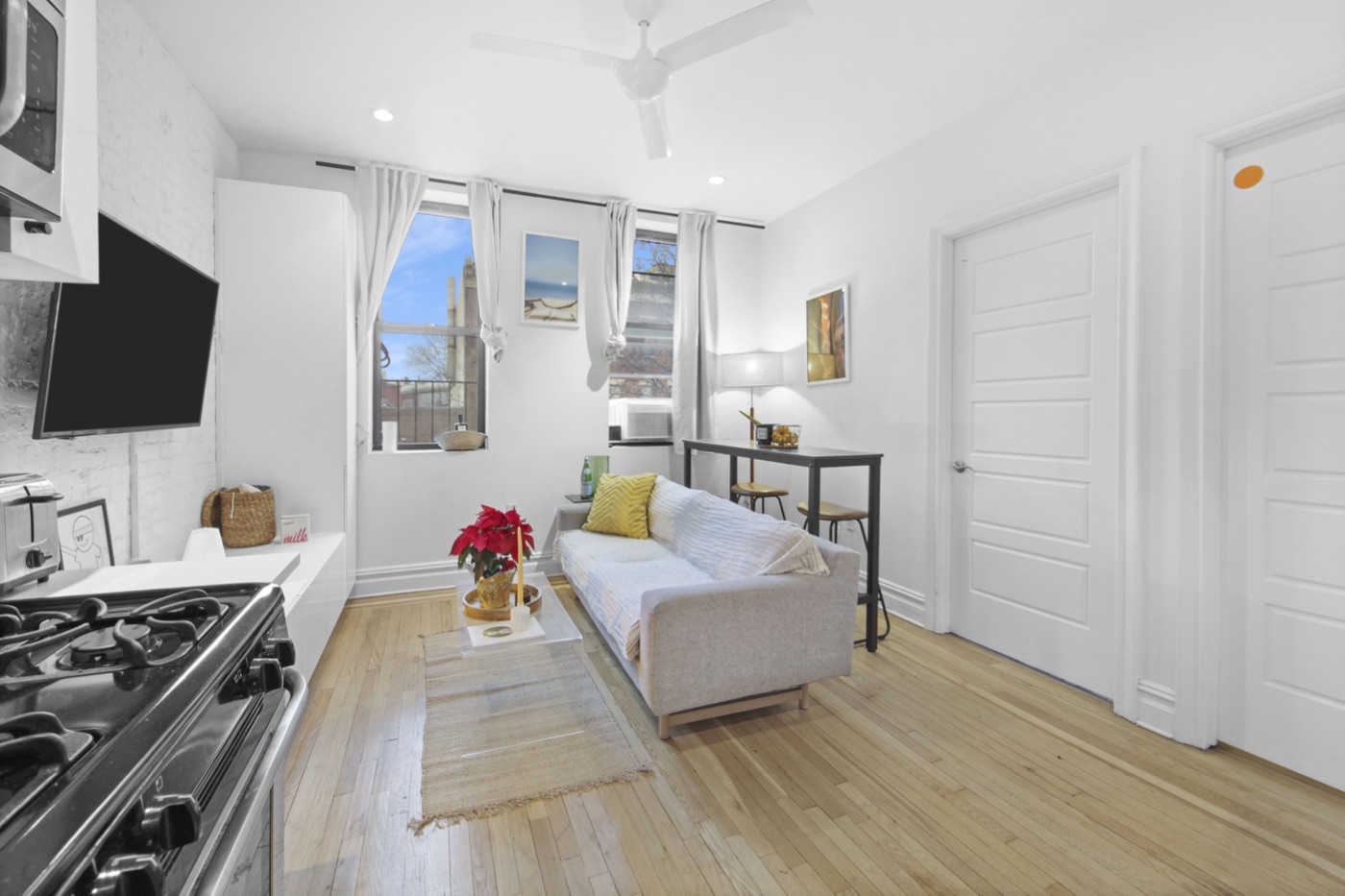 Cozy Bedroom - 107 Greenpoint Ave, Brooklyn photo 4