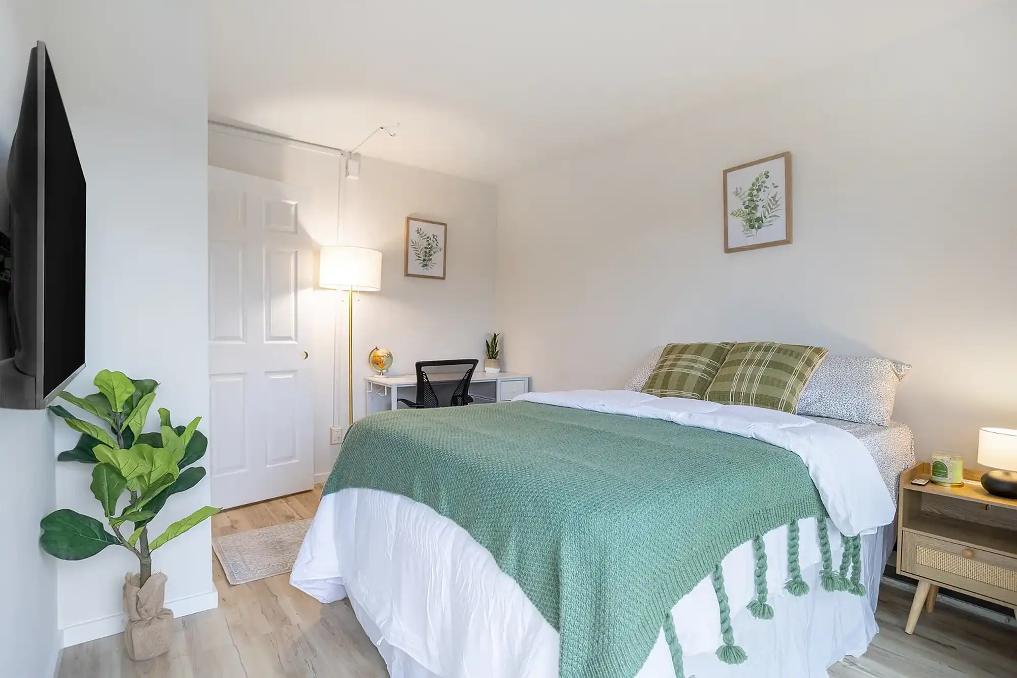 Private Basic - Emerson Apartments - Private Room in Seattle