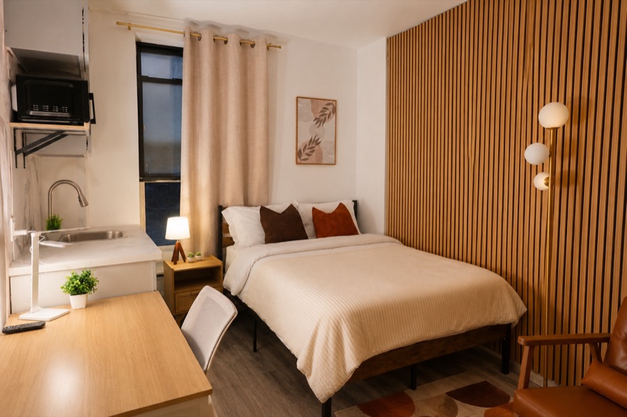 Studio with Private Shower - The Amsterdam - Studio in New York City