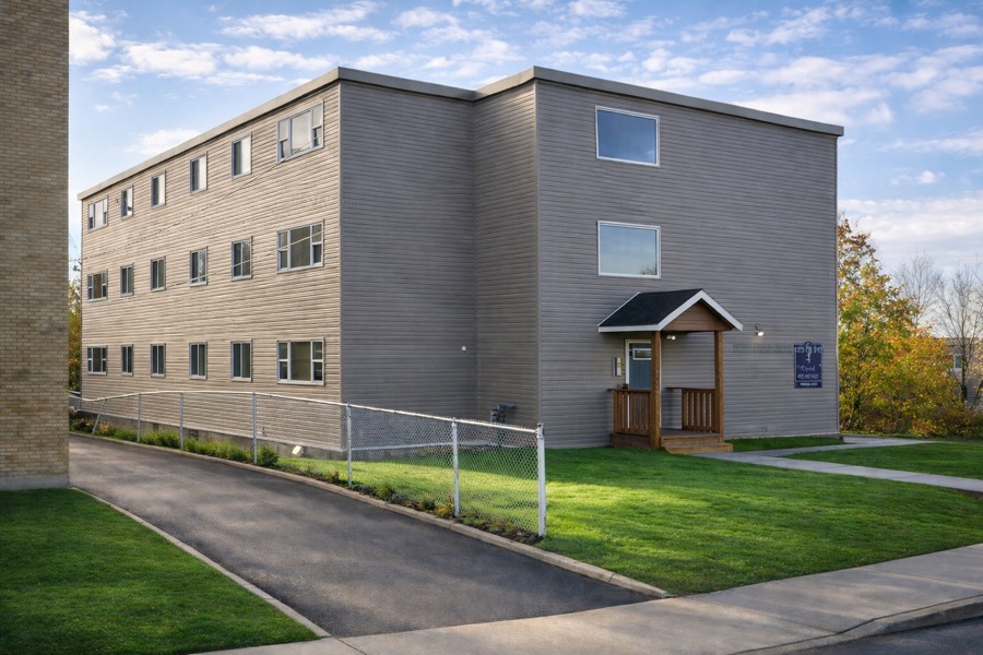 Three Bedroom Apartment - 4 Crystal - Apartment in Dartmouth